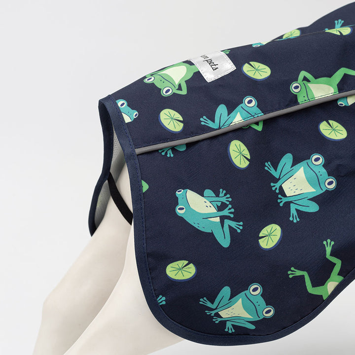 Funny frog prints raincoat for dogs provide a full coverage at tail
